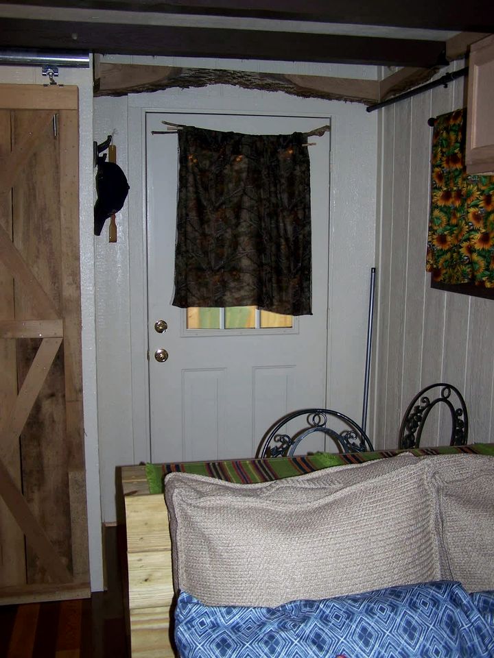 Cozy Wood Shed Tiny House Near Old Hickory Lake w/ Full Kitchen, Fire Pit & Breakfast