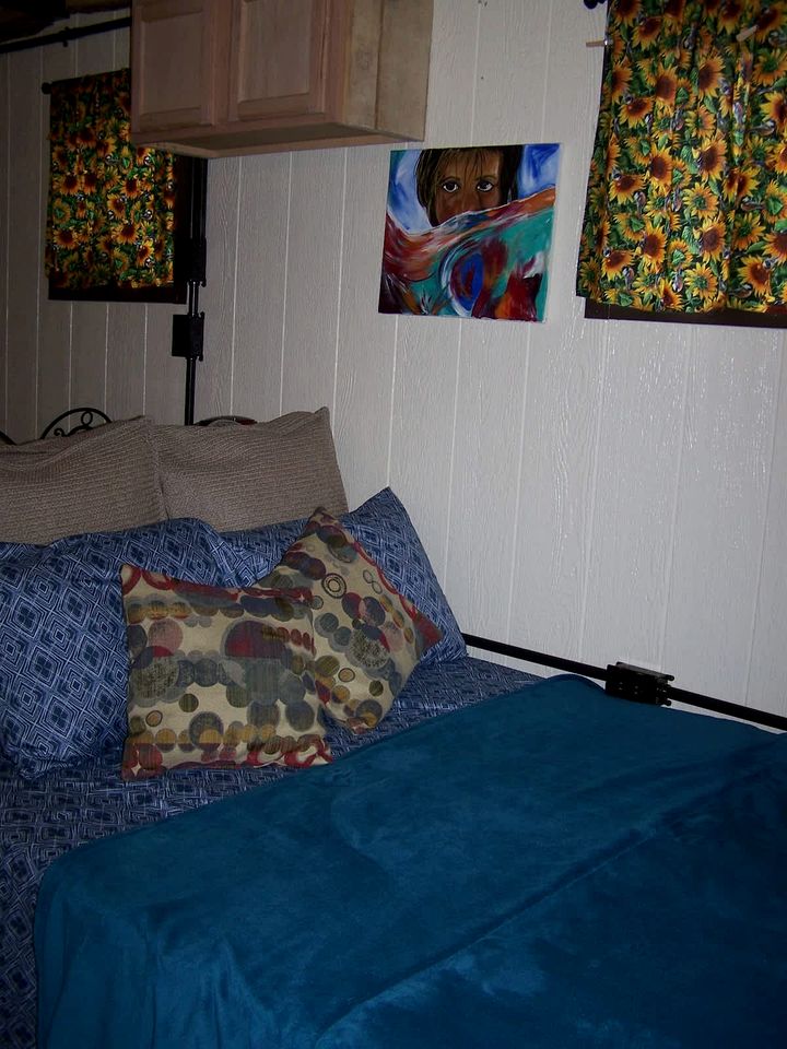 Cozy Wood Shed Tiny House Near Old Hickory Lake w/ Full Kitchen, Fire Pit & Breakfast