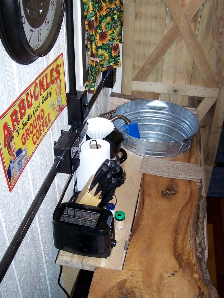 Cozy Wood Shed Tiny House Near Old Hickory Lake w/ Full Kitchen, Fire Pit & Breakfast