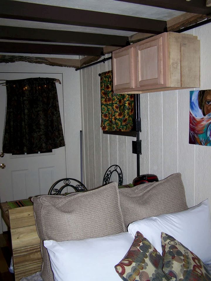 Cozy Wood Shed Tiny House Near Old Hickory Lake w/ Full Kitchen, Fire Pit & Breakfast