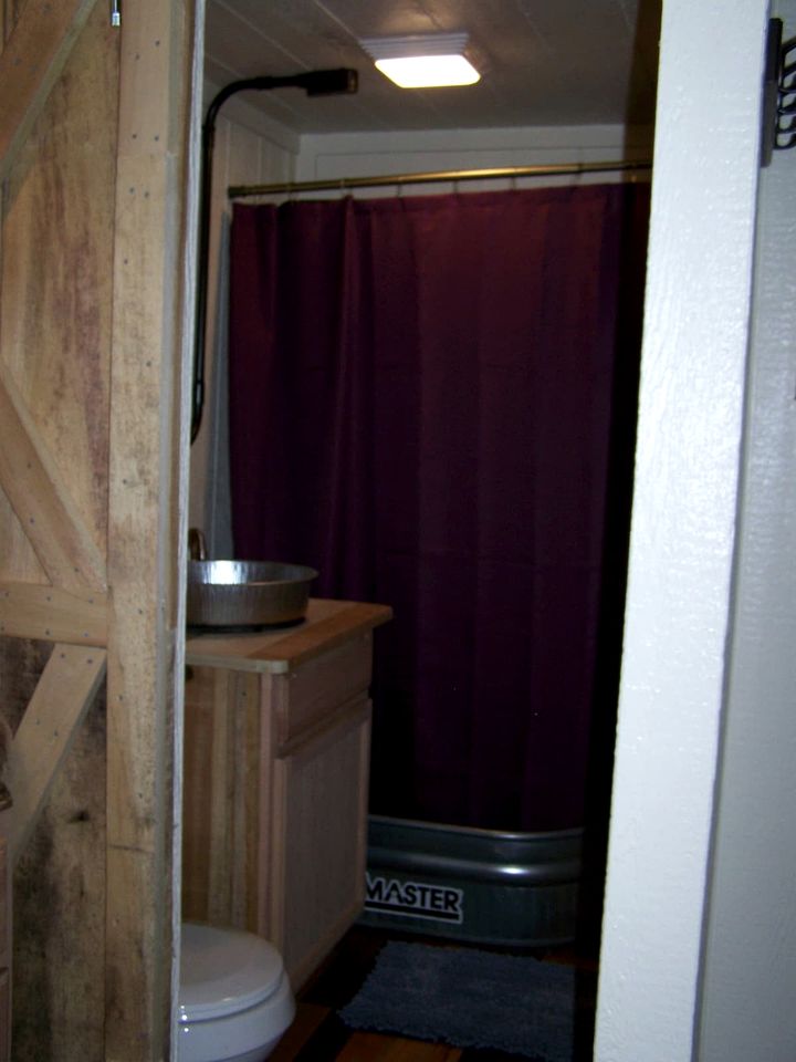 Cozy Wood Shed Tiny House Near Old Hickory Lake w/ Full Kitchen, Fire Pit & Breakfast