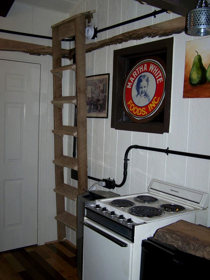 Cozy Wood Shed Tiny House Near Old Hickory Lake w/ Full Kitchen, Fire Pit & Breakfast