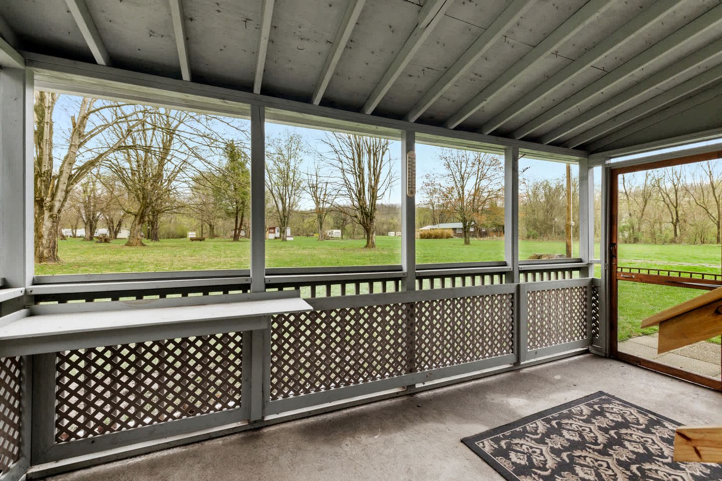Serene Riverfront Cabin Haven near South Branch Potomac River in West Virginia