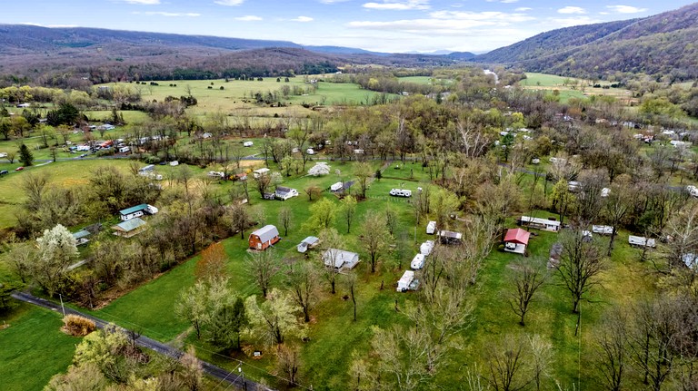 Cabins (United States of America, Springfield, West Virginia)