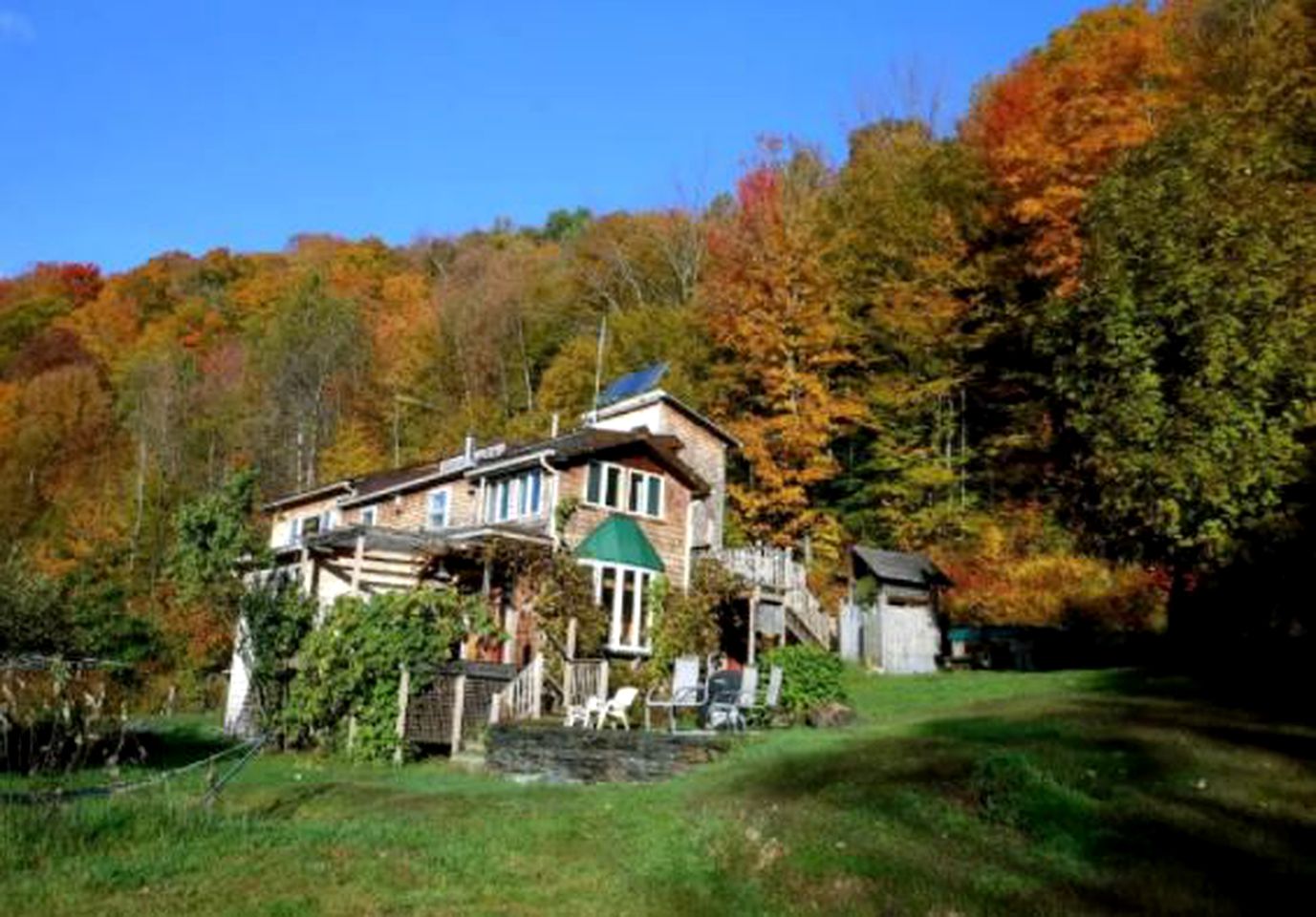 Gorgeous Rustic Rental with a Hot Tub near Woodbury, Vermont