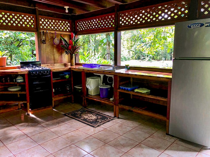 Cabins (Golfito, Puntarenas, Costa Rica)