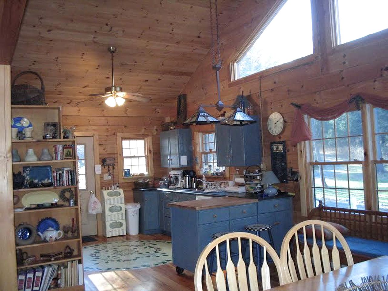 Cozy Log Cabin on the Banks of the Green River in The Berkshires, New York