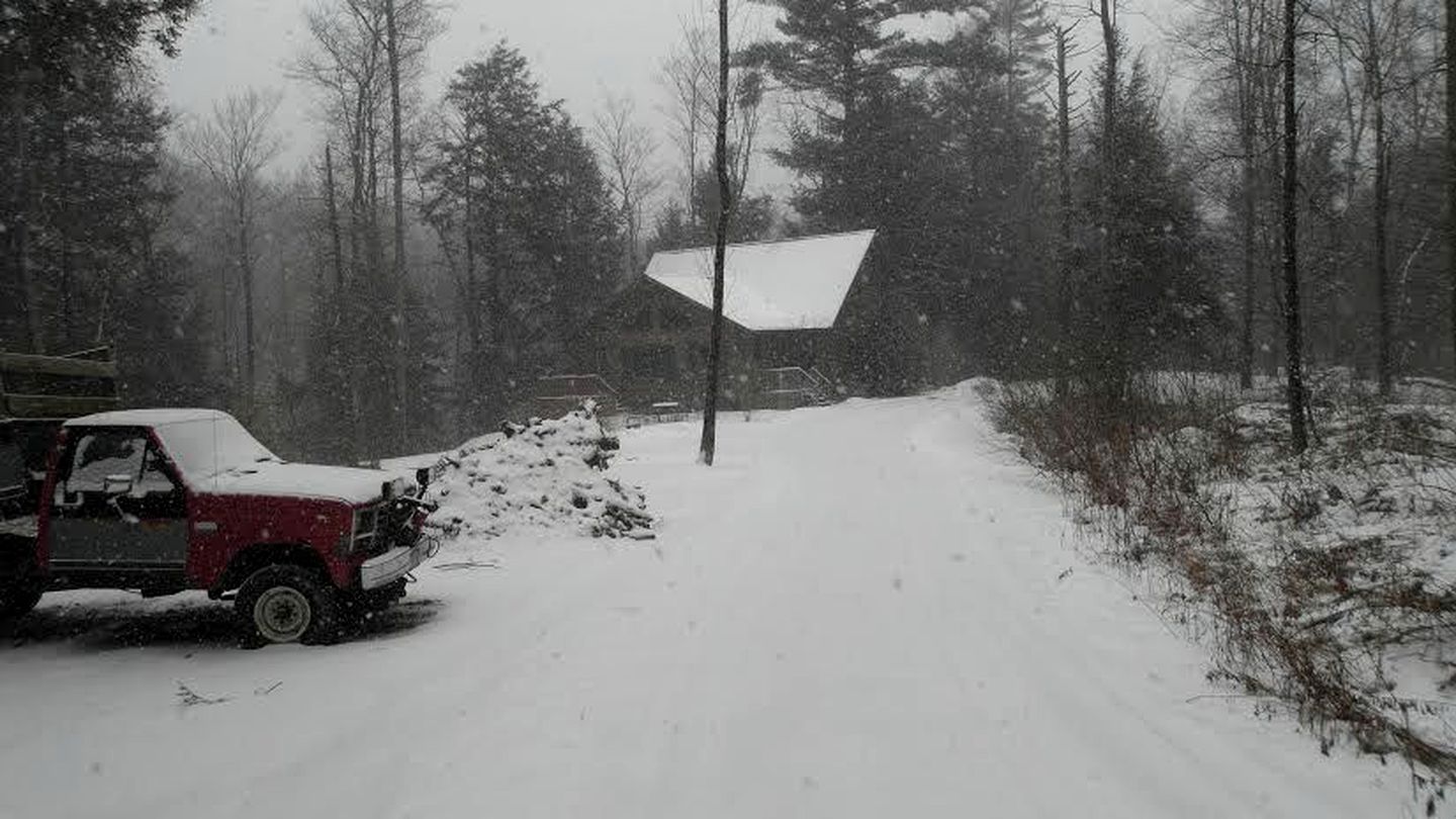 Cozy Log Cabin on the Banks of the Green River in The Berkshires, New York