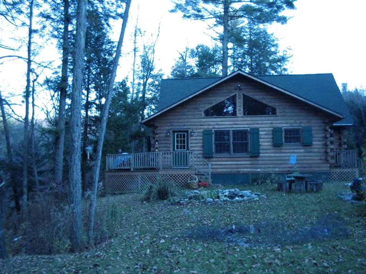 Cozy Log Cabin on the Banks of the Green River in The Berkshires, New York