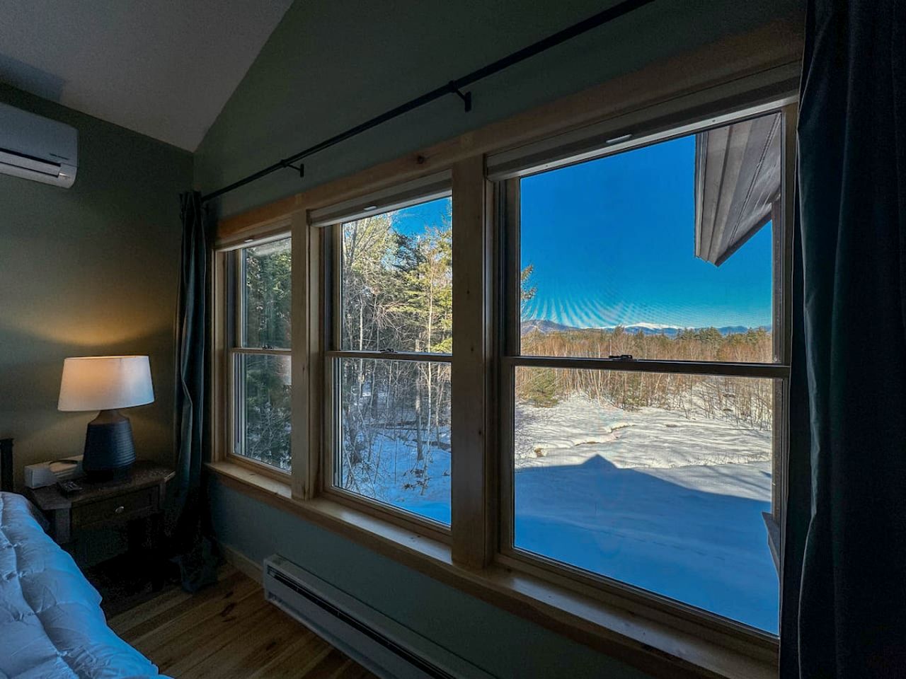 Wooden Cabin with Idyllic Mountain Views in New Hampshire