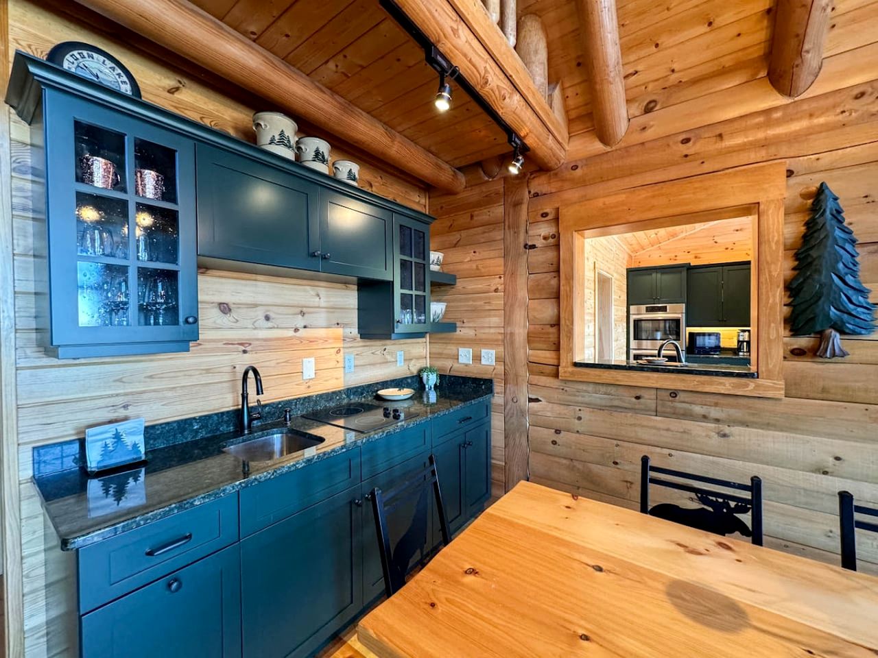 Wooden Cabin with Idyllic Mountain Views in New Hampshire