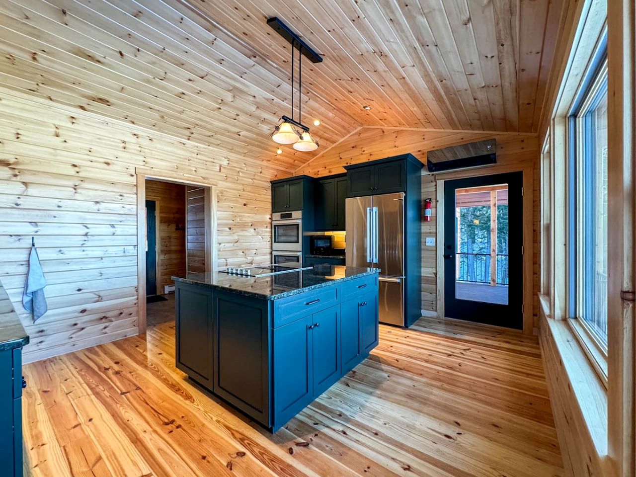 Wooden Cabin with Idyllic Mountain Views in New Hampshire