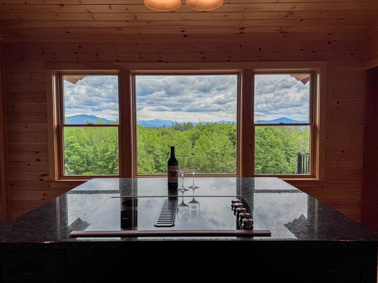 Wooden Cabin with Idyllic Mountain Views in New Hampshire