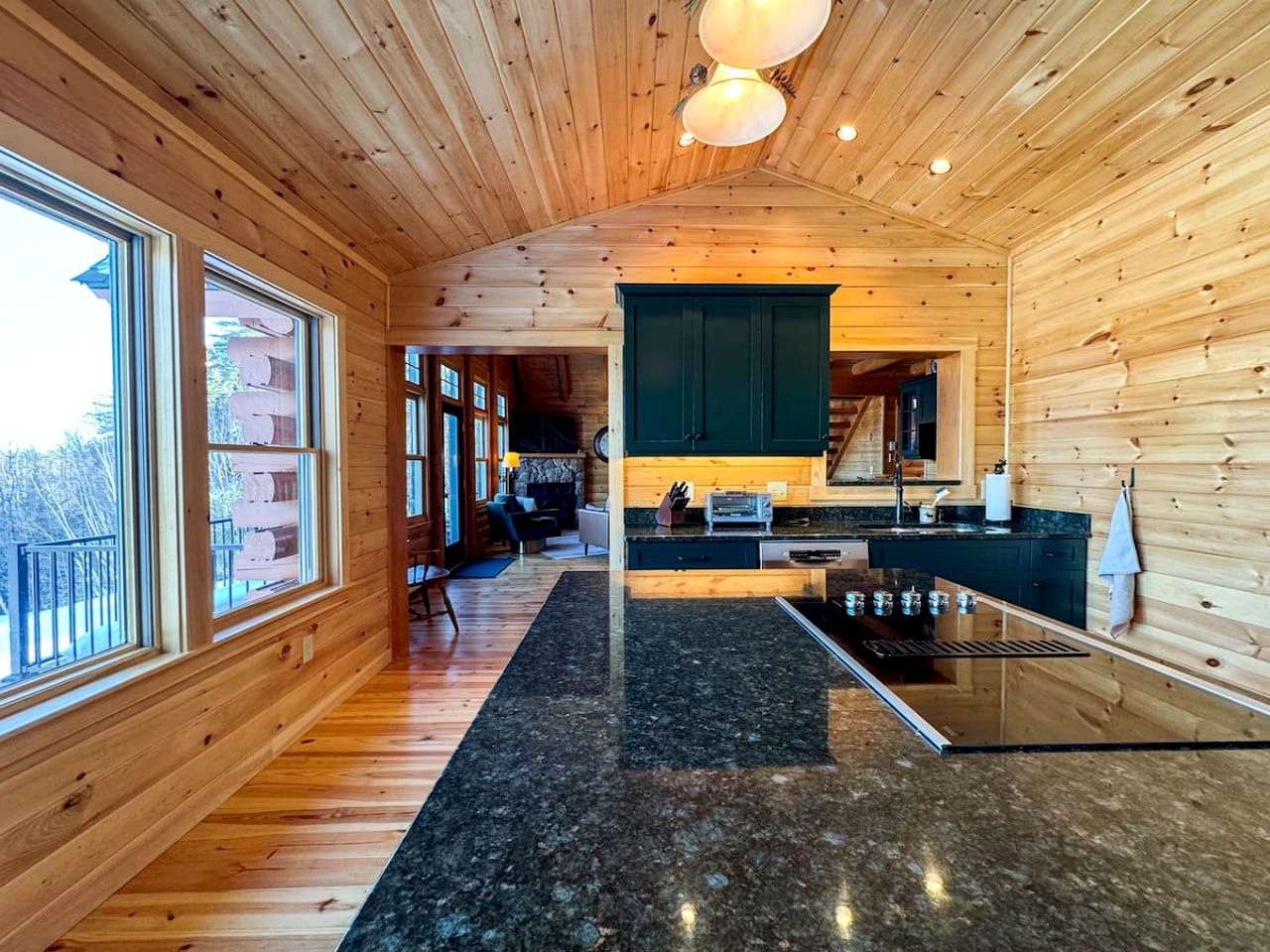 Wooden Cabin with Idyllic Mountain Views in New Hampshire