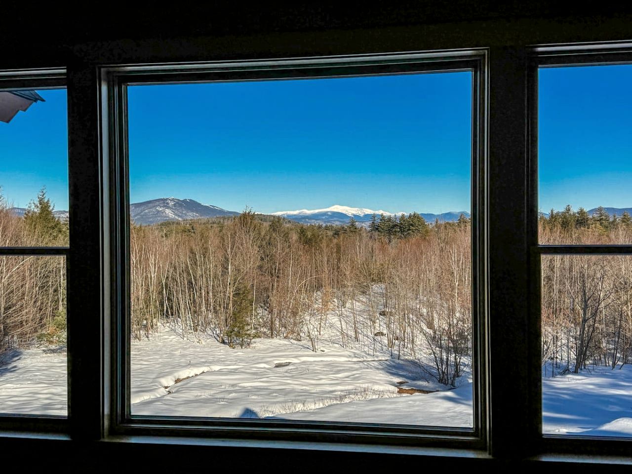 Wooden Cabin with Idyllic Mountain Views in New Hampshire