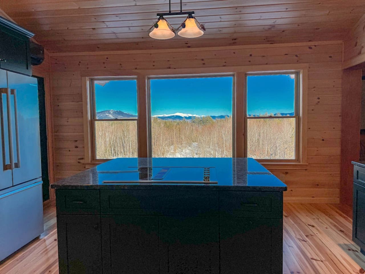 Wooden Cabin with Idyllic Mountain Views in New Hampshire