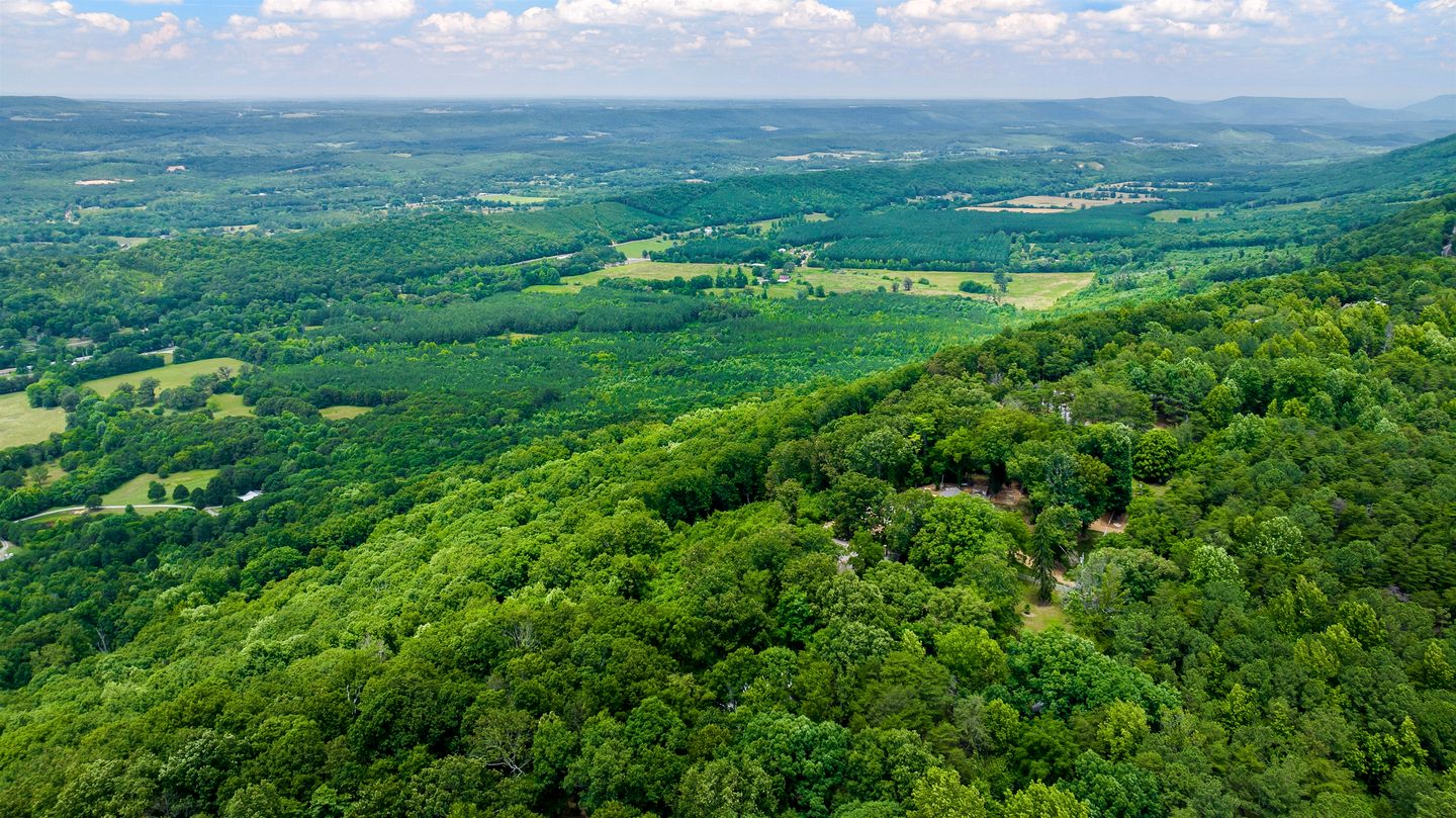 Wooden Cottage with Breathtaking Sunset Views in Mentone, Alabama