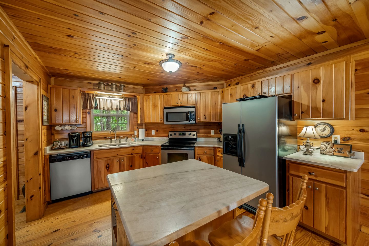 Wooden Cottage with Breathtaking Sunset Views in Mentone, Alabama