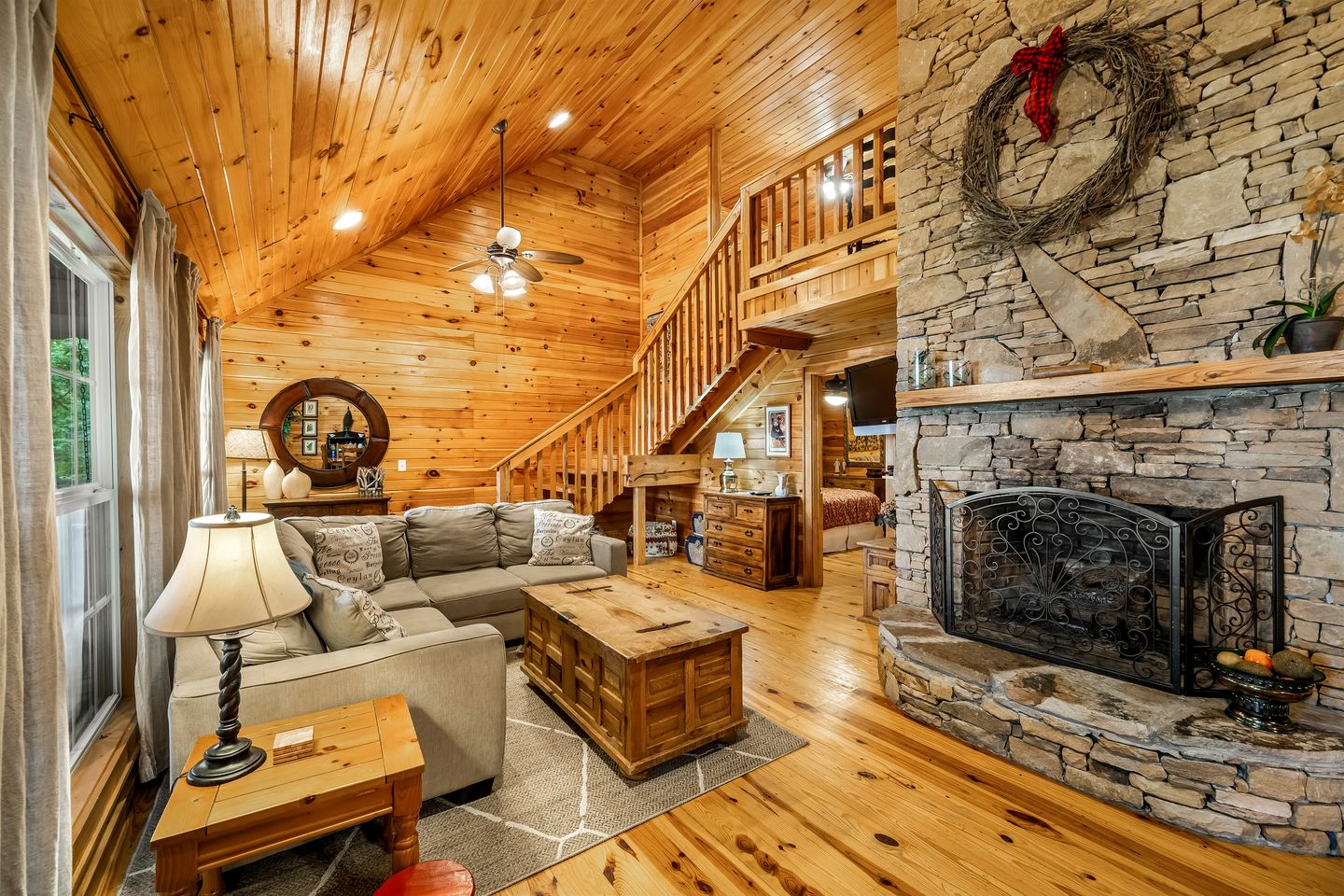 Wooden Cottage with Breathtaking Sunset Views in Mentone, Alabama