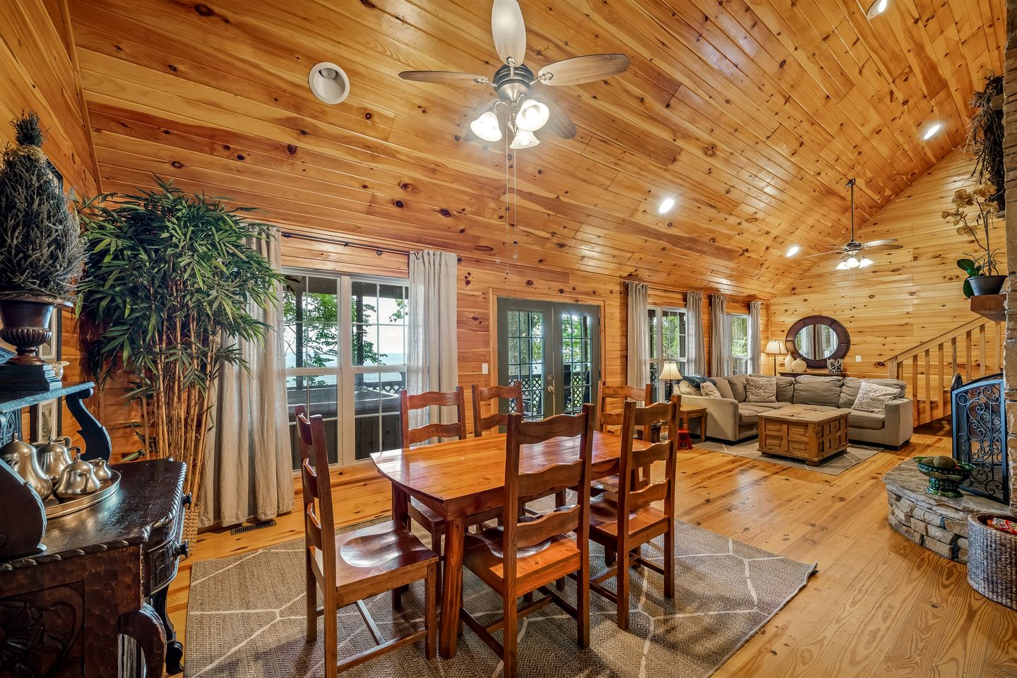 Wooden Cottage with Breathtaking Sunset Views in Mentone, Alabama