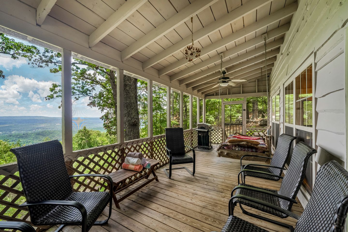 Wooden Cottage with Breathtaking Sunset Views in Mentone, Alabama