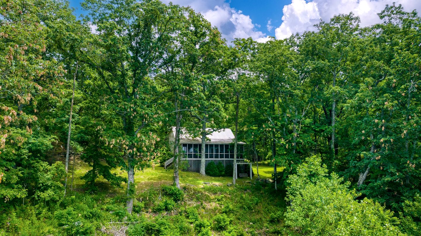 Wooden Cottage with Breathtaking Sunset Views in Mentone, Alabama