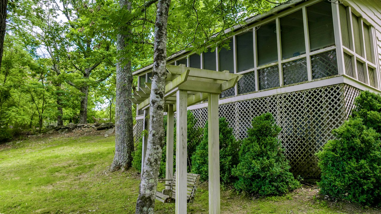 Wooden Cottage with Breathtaking Sunset Views in Mentone, Alabama