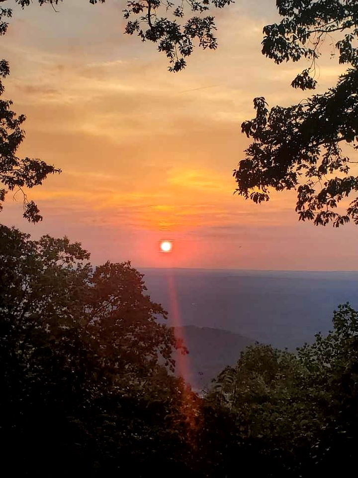 Wooden Cottage with Breathtaking Sunset Views in Mentone, Alabama