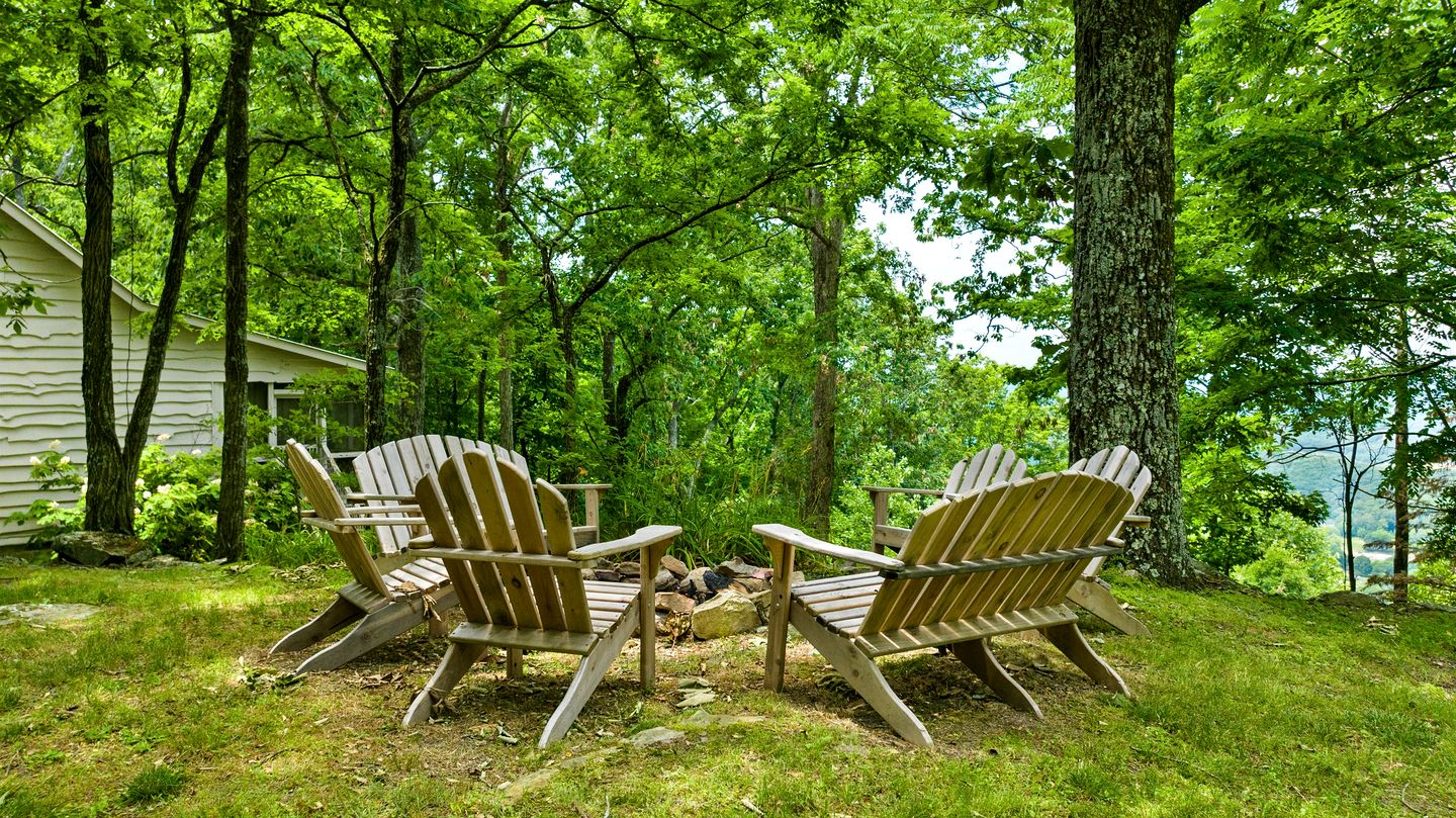 Wooden Cottage with Breathtaking Sunset Views in Mentone, Alabama