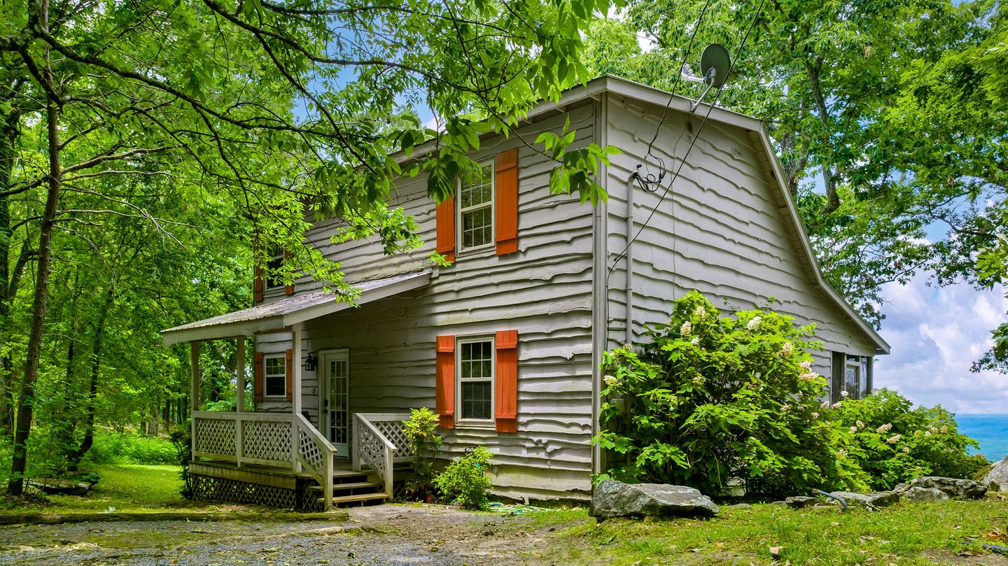 Wooden Cottage with Breathtaking Sunset Views in Mentone, Alabama