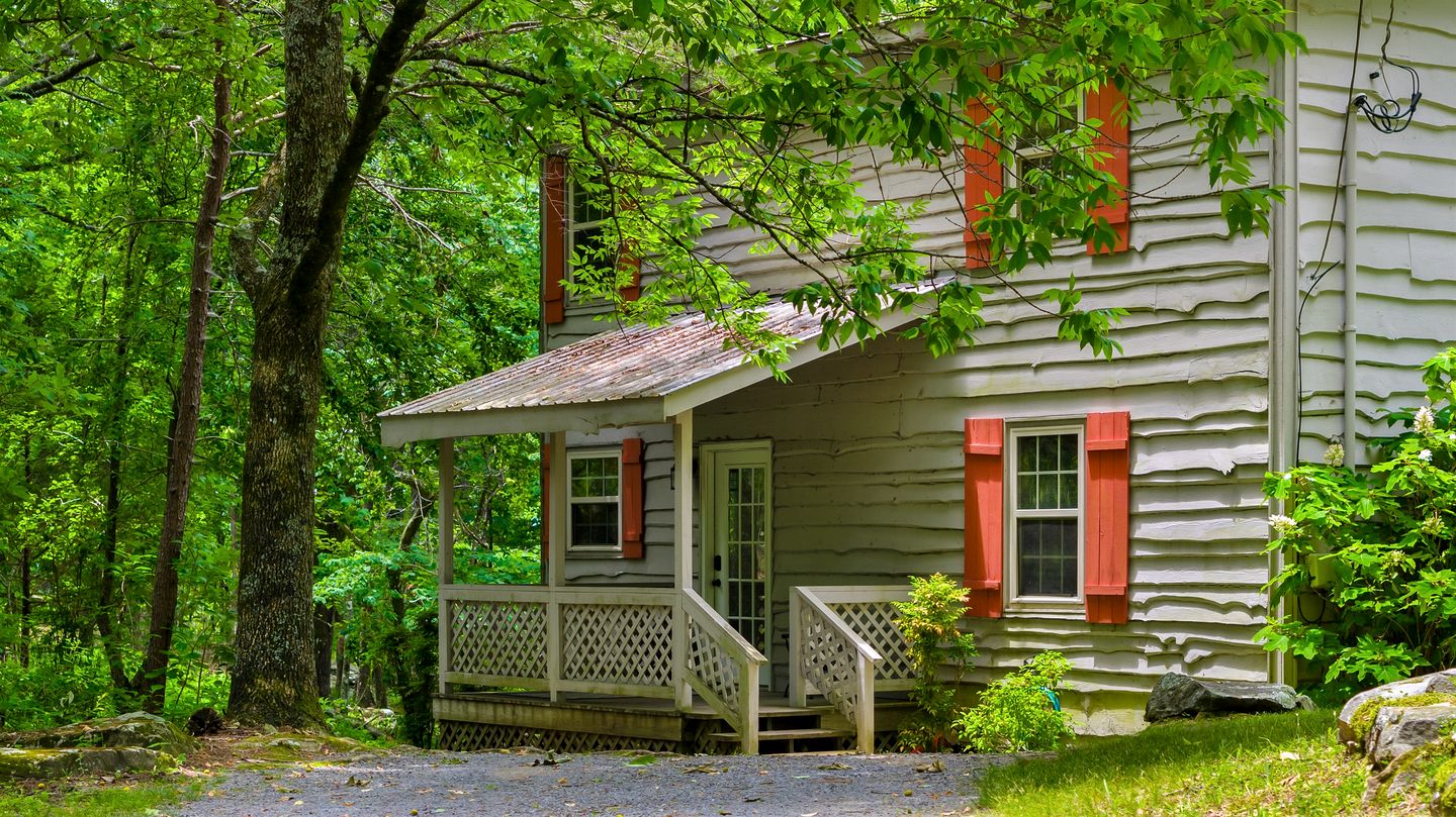 Wooden Cottage with Breathtaking Sunset Views in Mentone, Alabama