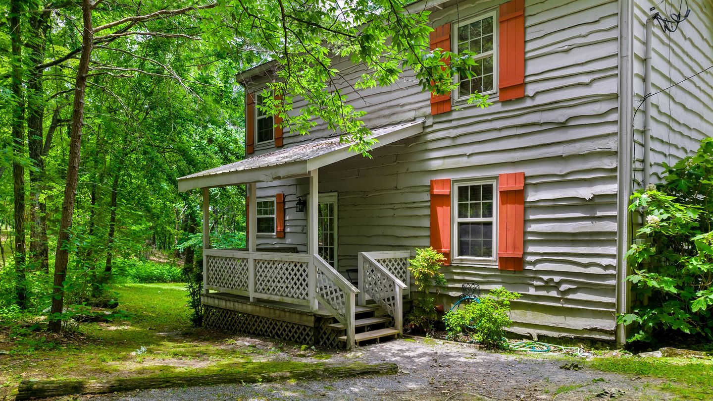 Wooden Cottage with Breathtaking Sunset Views in Mentone, Alabama