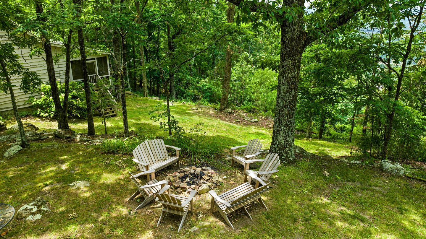 Wooden Cottage with Breathtaking Sunset Views in Mentone, Alabama