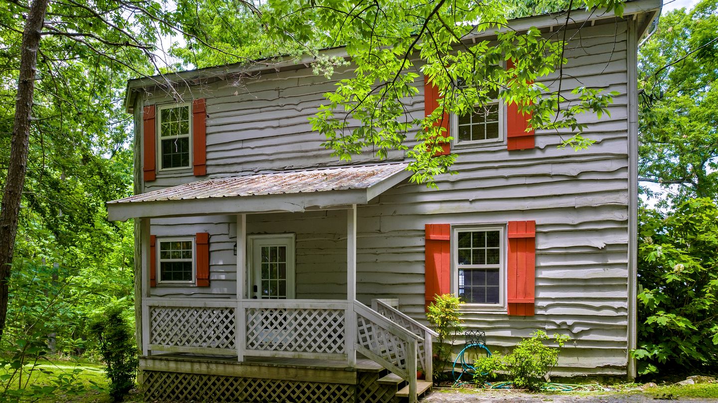 Wooden Cottage with Breathtaking Sunset Views in Mentone, Alabama