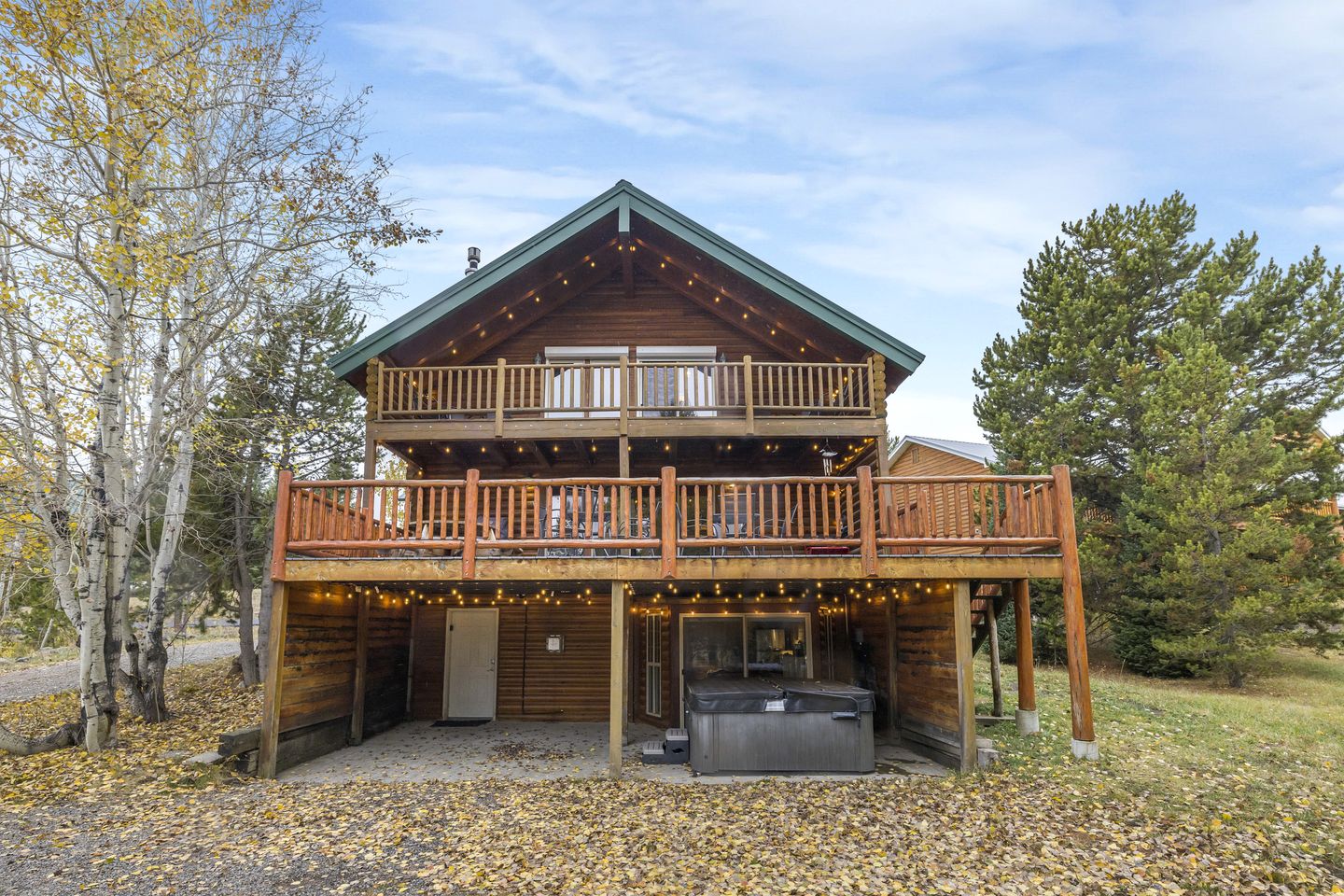 Wooden Spacious Cabin with Jacuzzi, Game Space and Fire Pit in Idaho