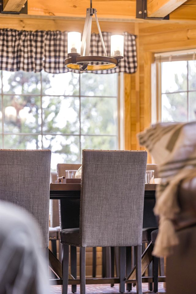 Wooden Spacious Cabin with Jacuzzi, Game Space and Fire Pit in Idaho