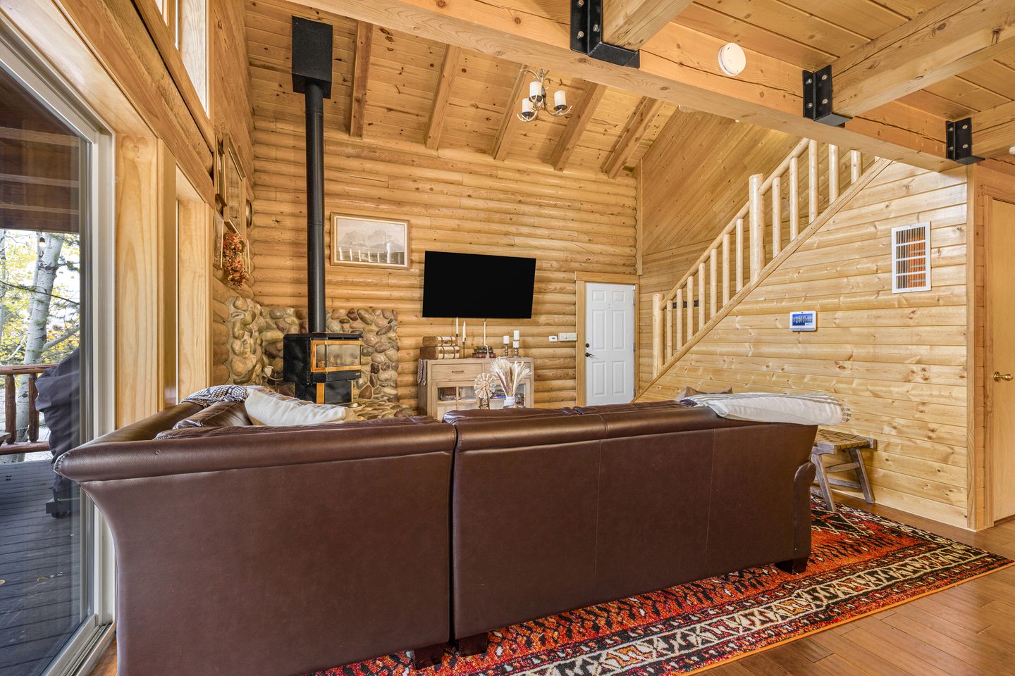 Wooden Spacious Cabin with Jacuzzi, Game Space and Fire Pit in Idaho