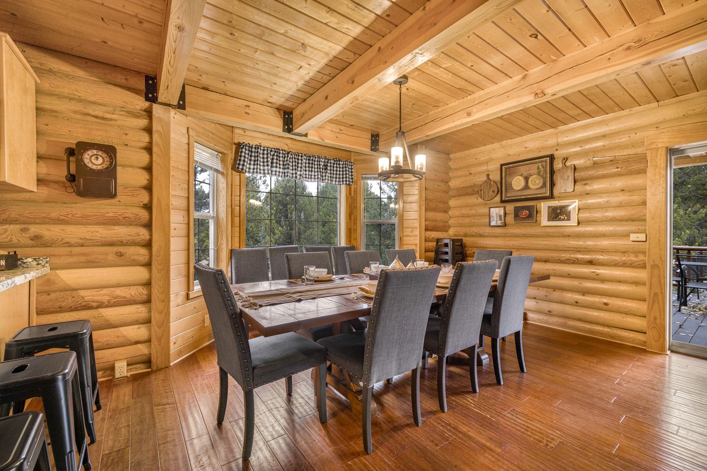 Wooden Spacious Cabin with Jacuzzi, Game Space and Fire Pit in Idaho