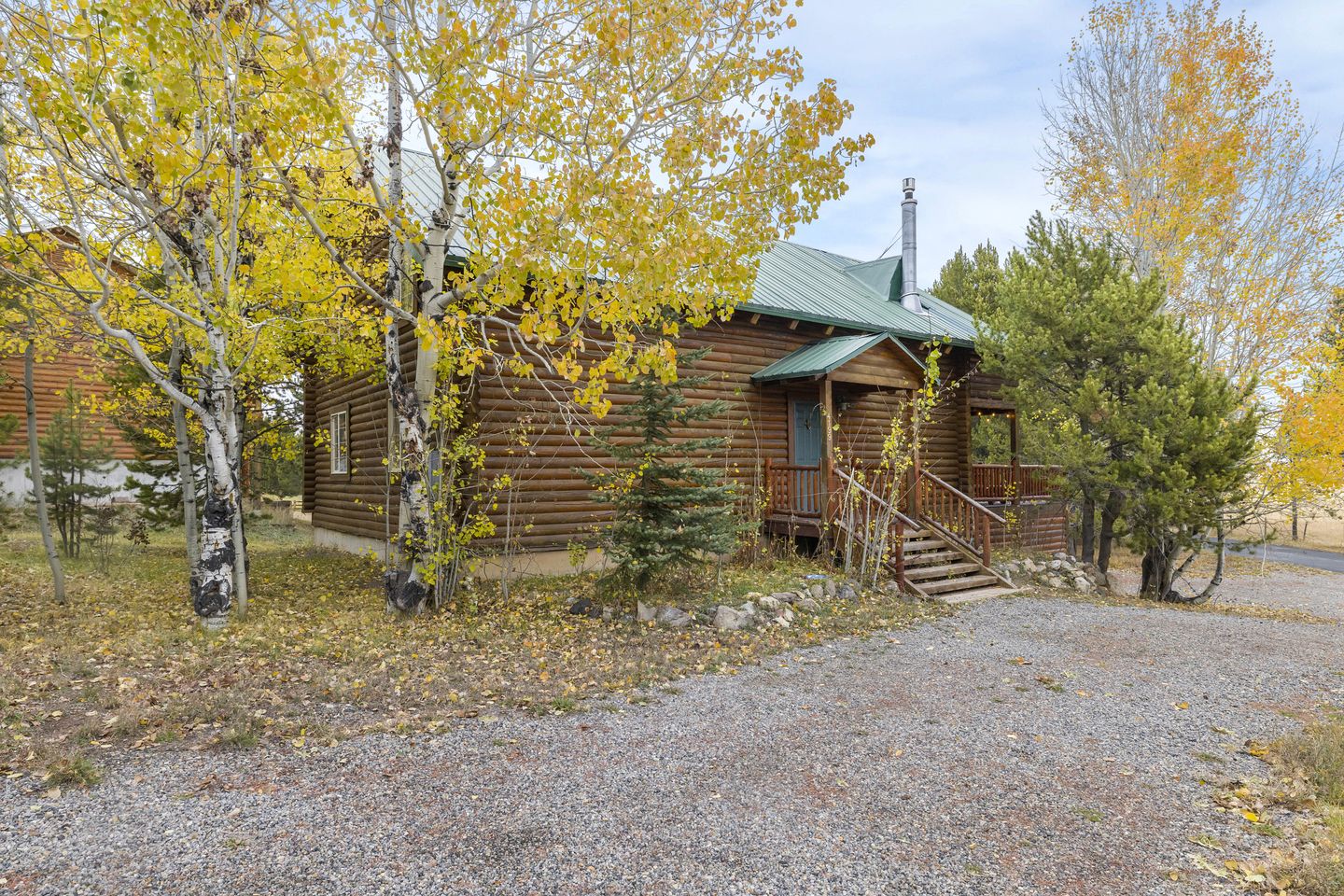 Wooden Spacious Cabin with Jacuzzi, Game Space and Fire Pit in Idaho