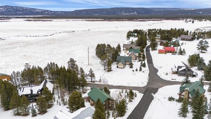 Wooden Spacious Cabin with Jacuzzi, Game Space and Fire Pit in Idaho photo 4