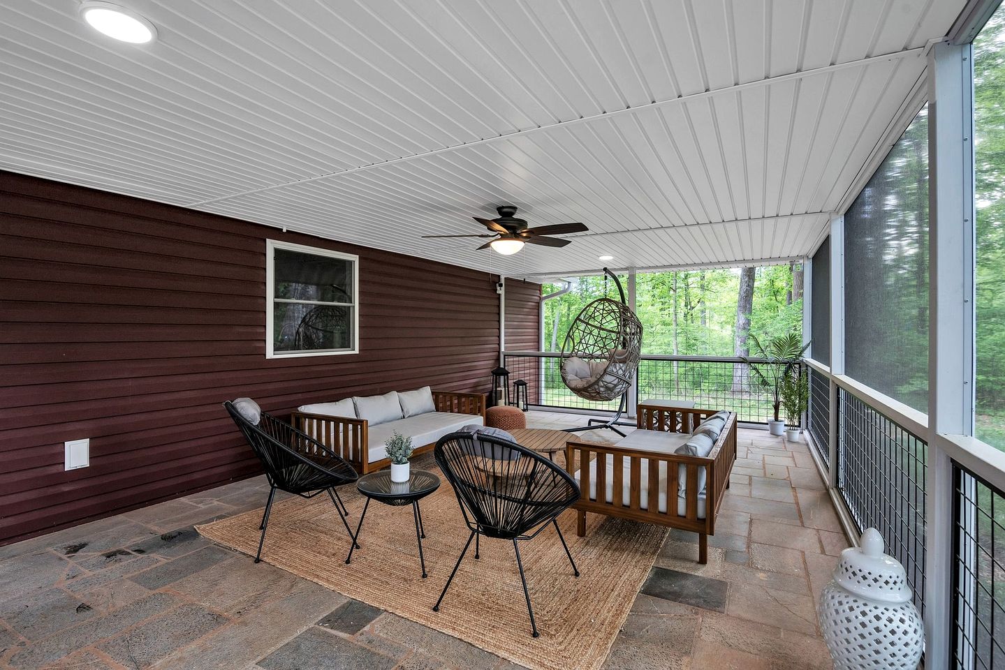 Serene Countryside Cottage with Expansive Porch in Orange, Virginia