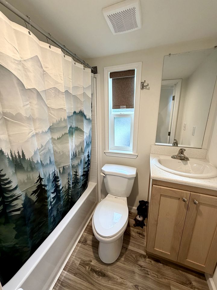 Rustic Chic Forest Cabin with Loft, BBQ & Relaxing Fire Pit Patio in Idleyld Park, Oregon