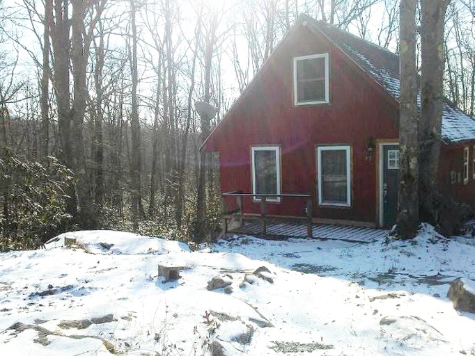 Offlake Rentals Raccoon Retreat, Cabins, Oakland, United States of