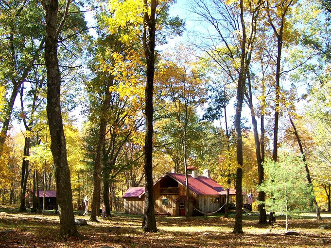 Cabins (Warren, Massachusetts, United States)