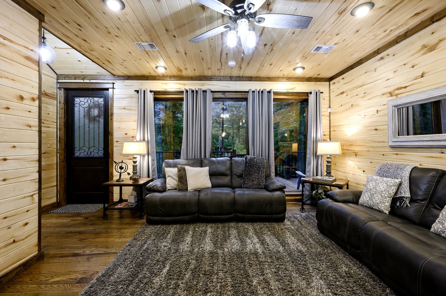 Modern Two-Story Cabin with Hot Tub, Game Loft & Fire Pit in Southeast Oklahoma