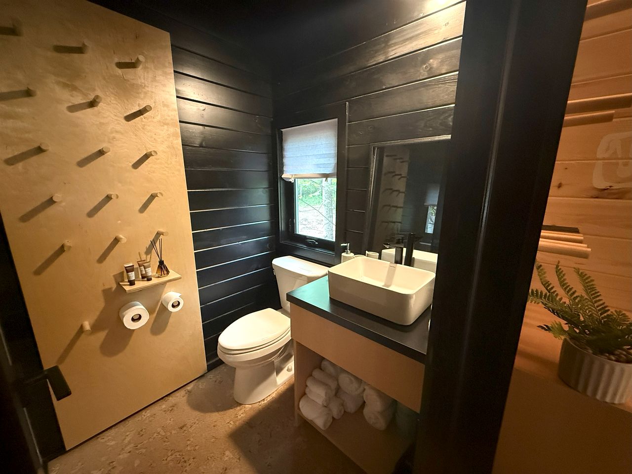 Woodland Tiny Home with Panoramic Views in Pennsylvania Stay