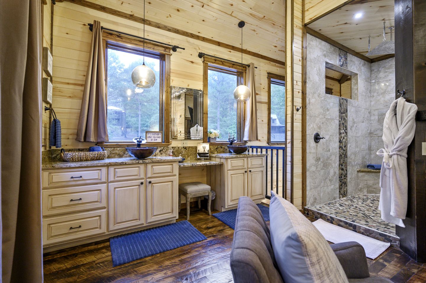 Luxury Romantic Cabin with Hot Tub, Fireplace & Rain Shower Near Hochatown