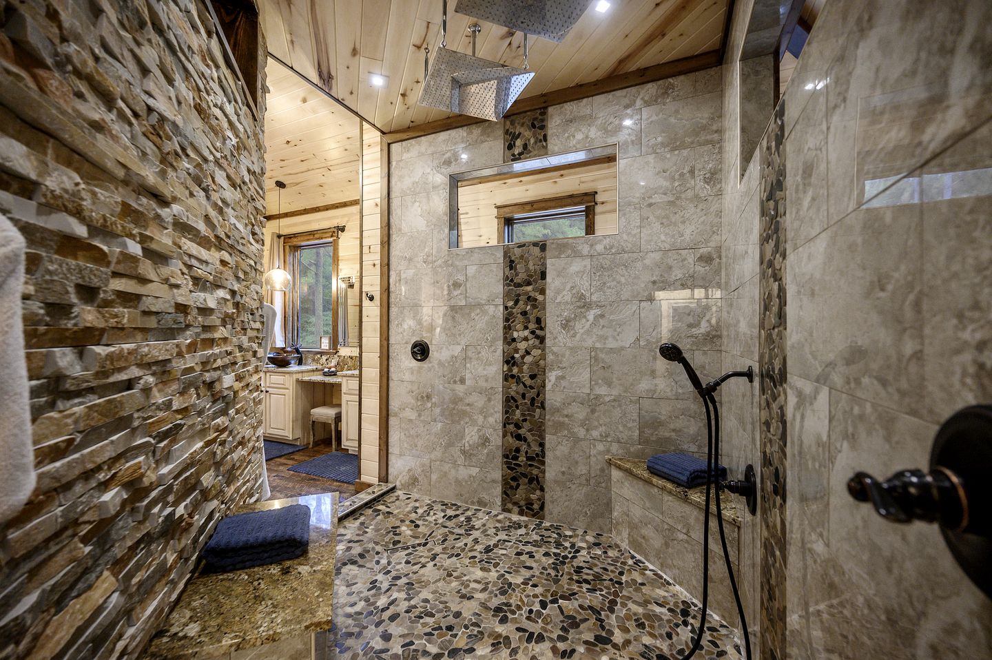 Luxury Romantic Cabin with Hot Tub, Fireplace & Rain Shower Near Hochatown