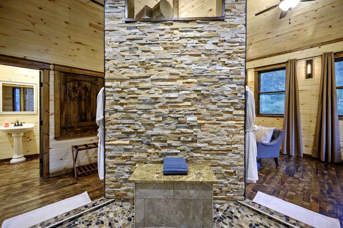 Luxury Romantic Cabin with Hot Tub, Fireplace & Rain Shower Near Hochatown