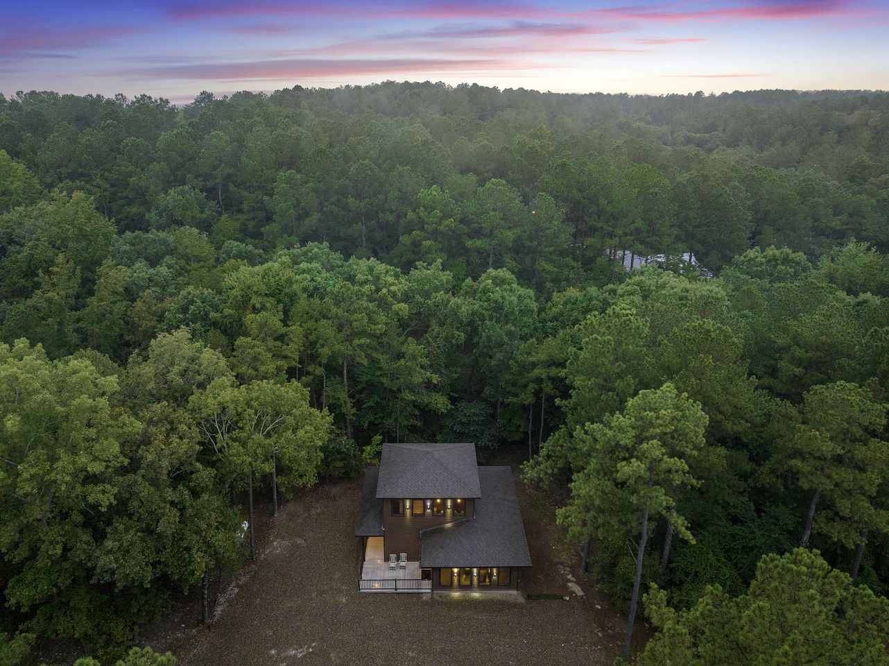 Luxury Romantic Cabin with Hot Tub, Fireplace & Rain Shower Near Hochatown